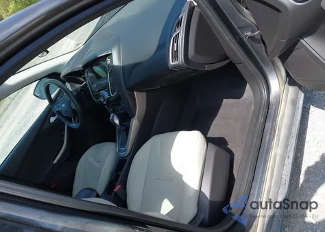 2018 Ford Focus Titanium from USA, damaged, VIN 1FADP3J22JL314642